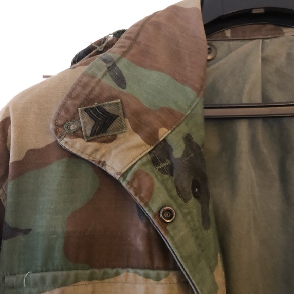 ๐HP๐Vintage US Army Camouflage Field Jacket with Military Insignia- SM-Reg - Picture 6 of 9